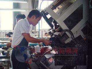 桐鄉(xiāng)市制鞋企業(yè)考察百麗、達芙妮生產(chǎn)工廠-世界服裝鞋帽網(wǎng)-行業(yè)門戶.全國十佳電子商業(yè)行業(yè)門戶網(wǎng)站