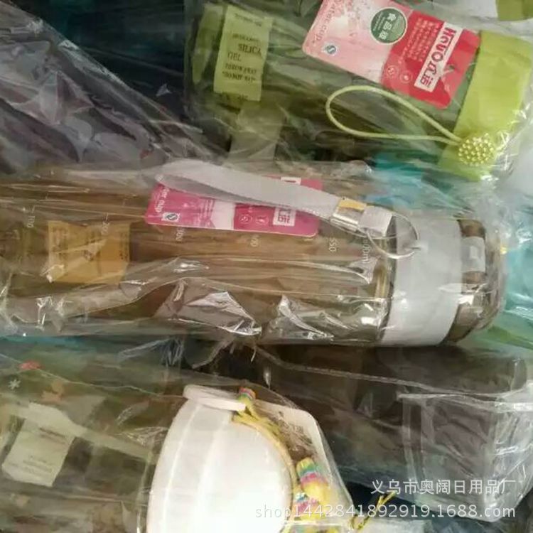 地攤經濟新寵 2016熱賣摔不破太空杯，5元模式搭配錄音廣告批發攻略